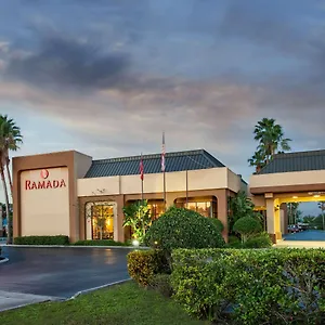 Hotel Ramada By Wyndham Florida Mall ***